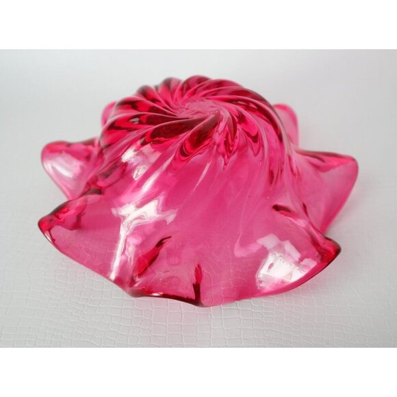 Vintage Cranberry Hand Blown Glass Ruffled Bowl Candy Dish Centerpiece - Picture 5 of 6